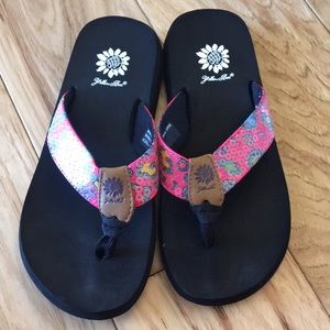 childrens yellow box flip flops